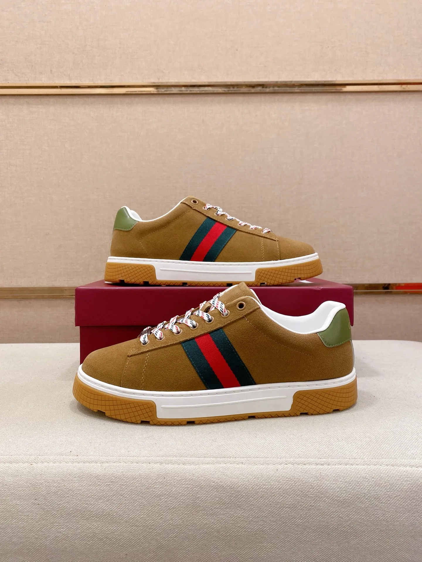 Factory price 442💰New GUCCI (Gucci) counters are available simultaneously, new men's shoes, 😘fabrics are selected imported cowhide, lining: sheepskin lining. 👍🏿 High-end ☄️ air-cushion molded anti-slip rubber outsole, exquisite lines, simple and elegant, comfortable and high-end for leisure travel. Code number: 39 to 44 (45 can be customized and cannot be returned or exchanged)